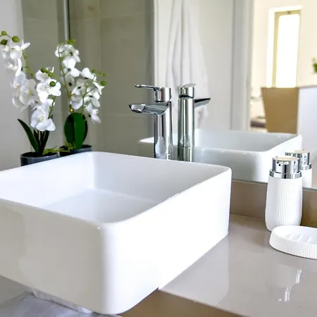 Luxury Oasis Sea View * Портиман