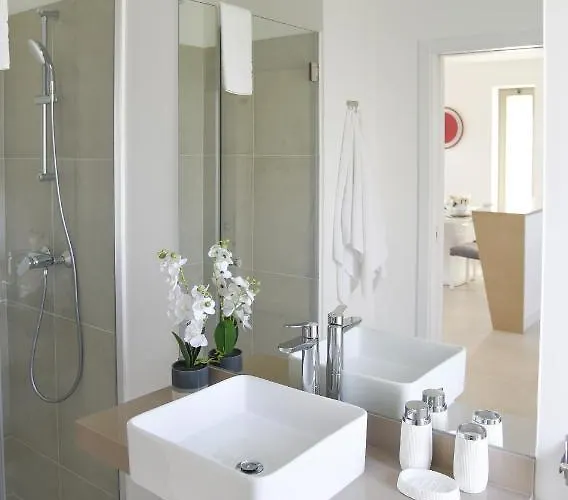 Luxury Oasis Sea View Apartament *