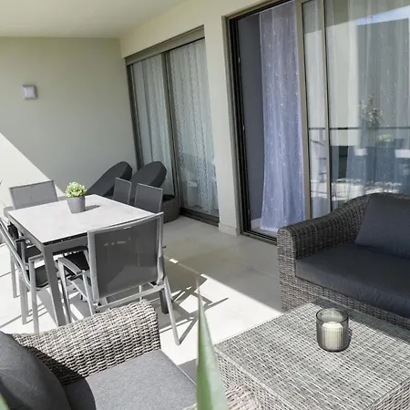 Luxury Oasis Sea View דירה