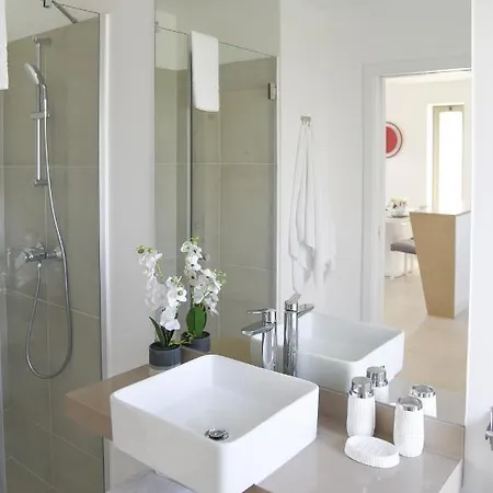 Luxury Oasis Sea View דירה *